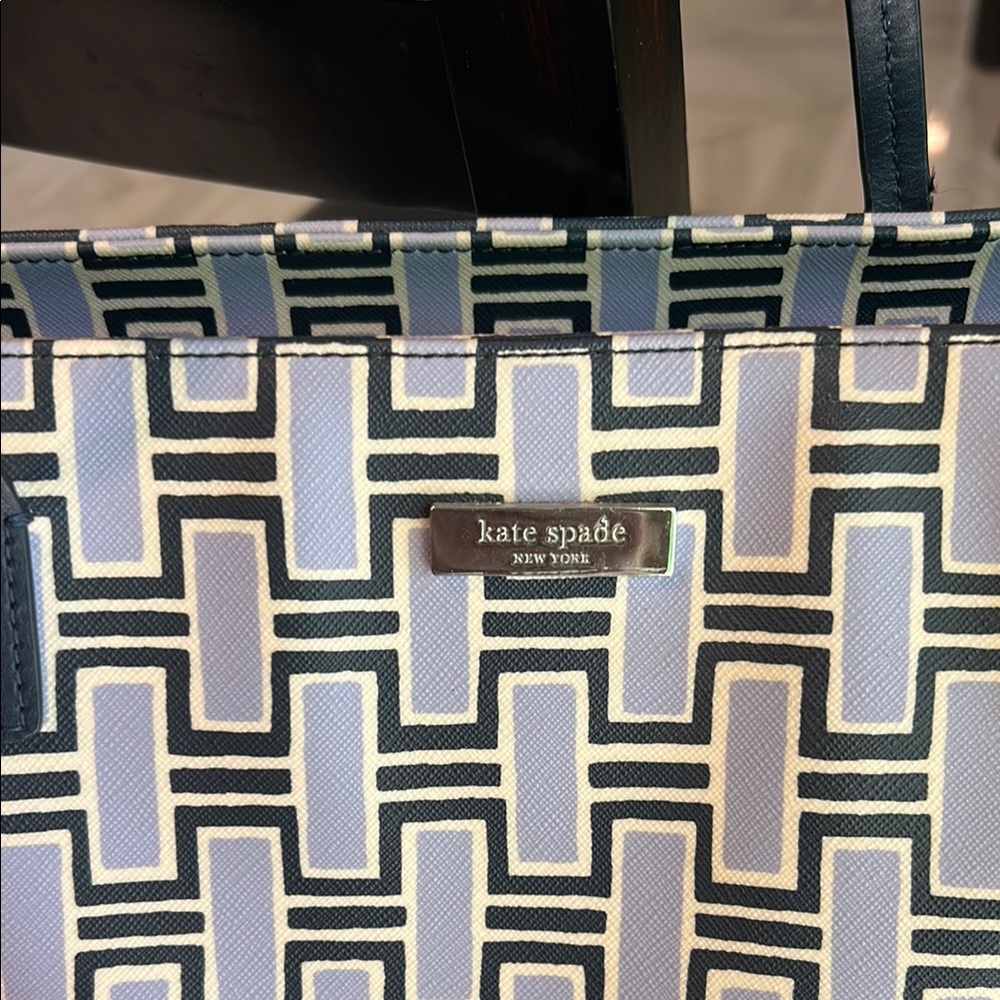 Kate Spade New York Harding Street Geo Large Tote. - Picture 2 of 16